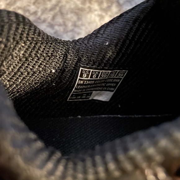 skechers energy thriller knight sneaker